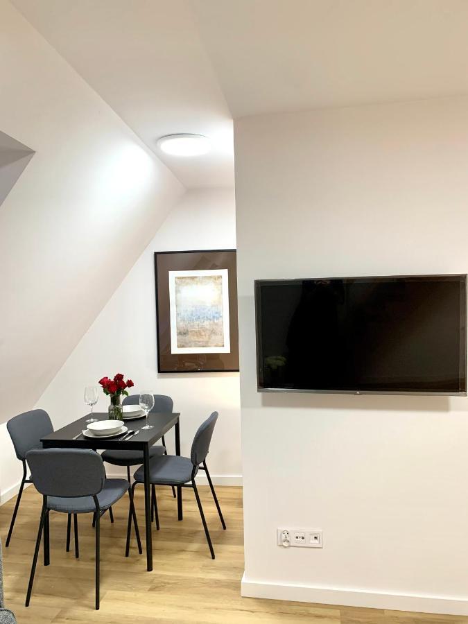 Hotel, Pod Zlotym Lwem W Samym Centrum Miasta Z Darmowym Parkingiem Vii Apartamento